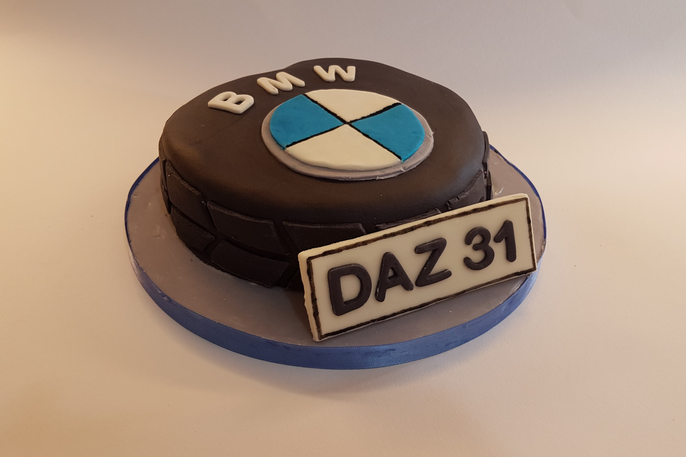 Why Do Chunks Fall Off My Cake During Levelling?