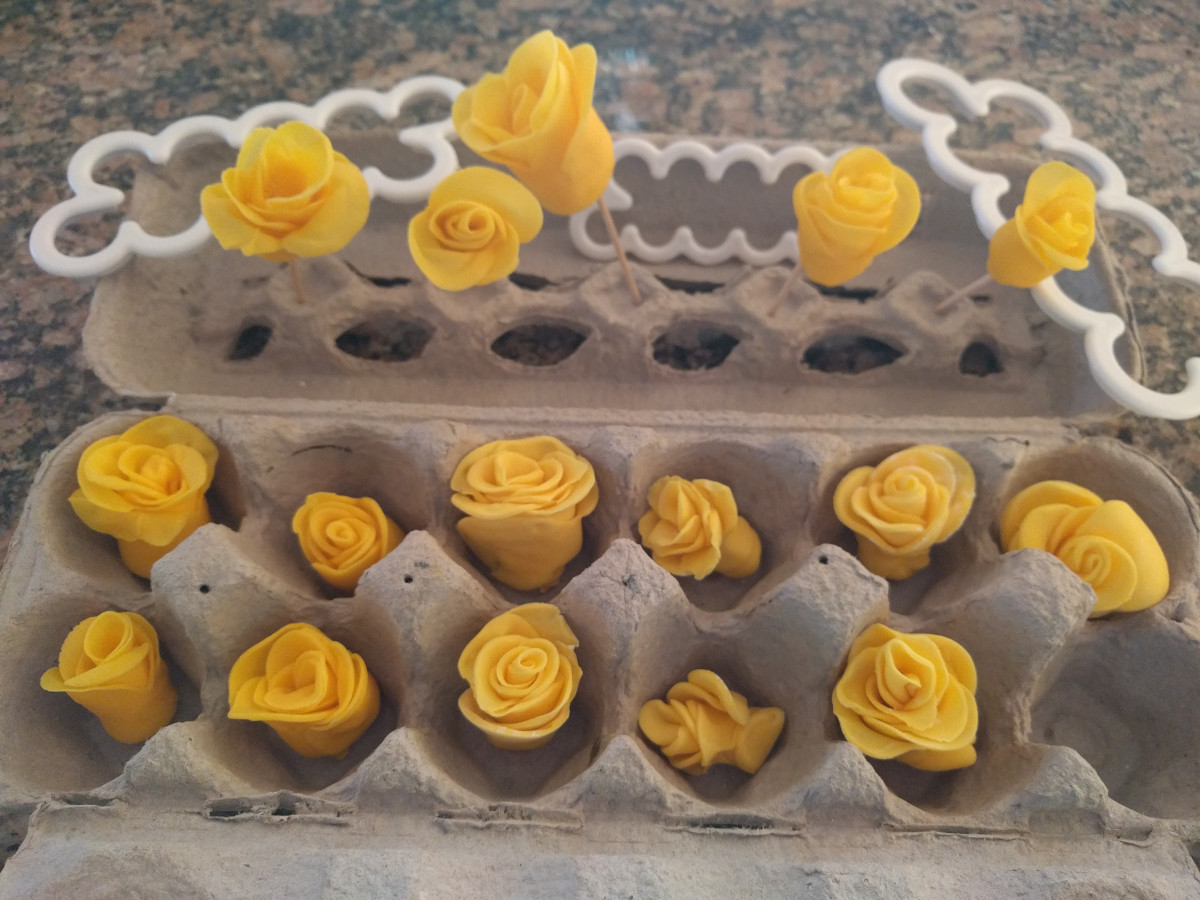 Fondant Vs Gumpaste For Roses