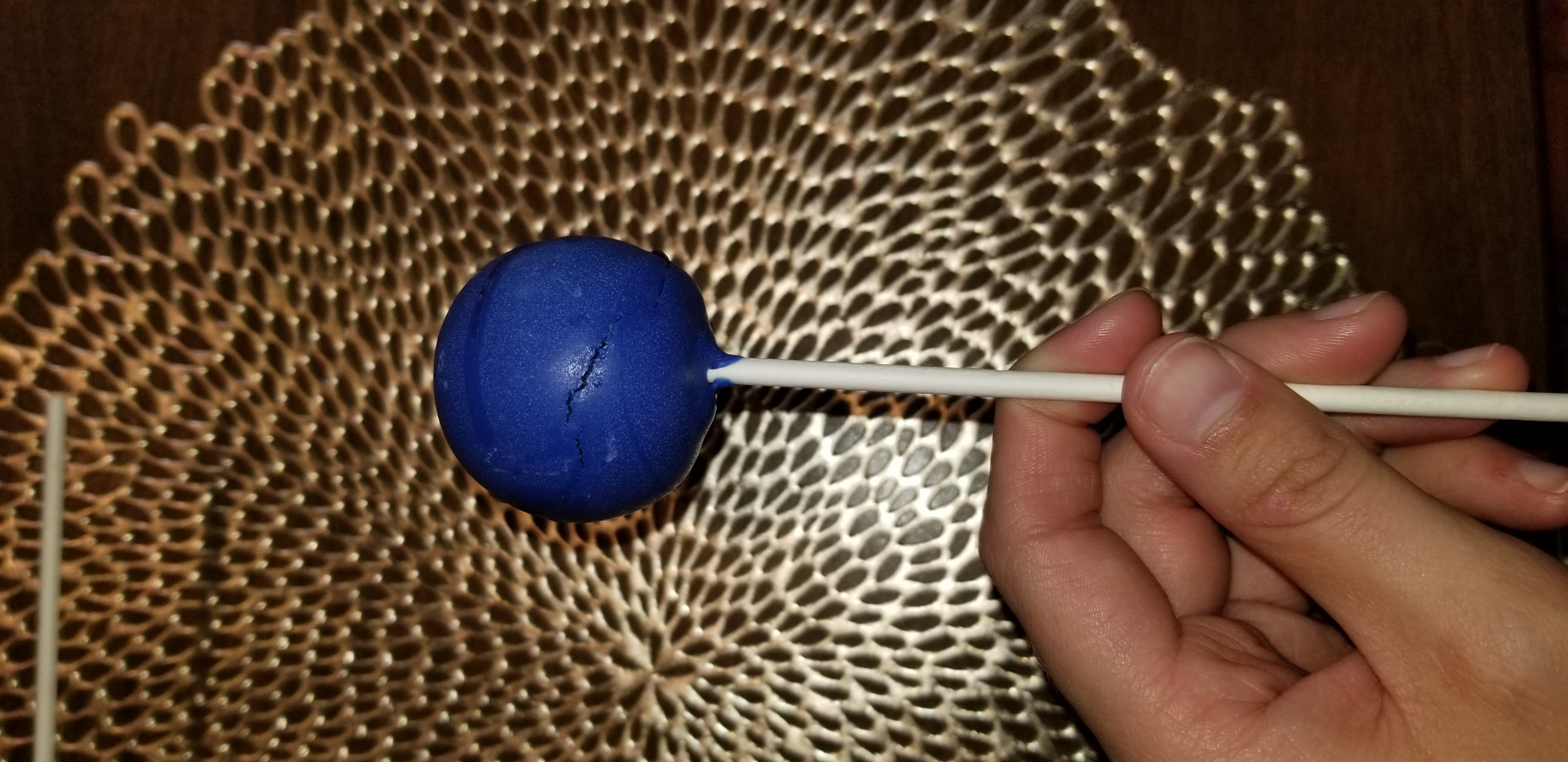 Cake Pop Cracking