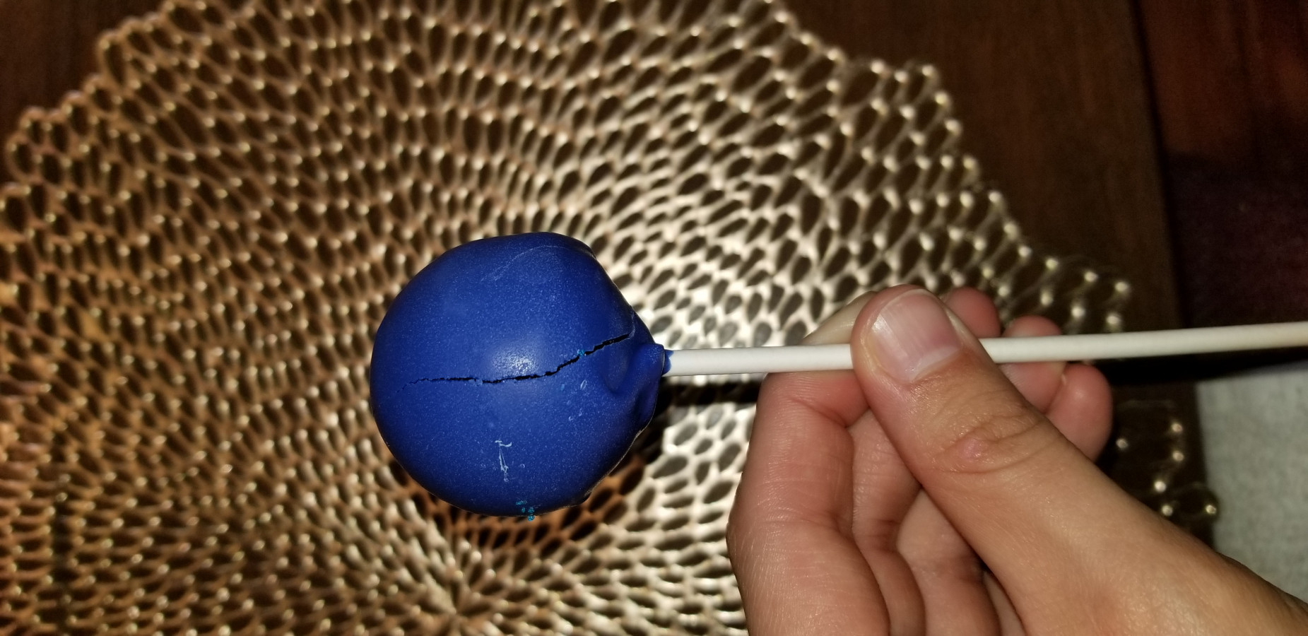 Cake Pop Cracking