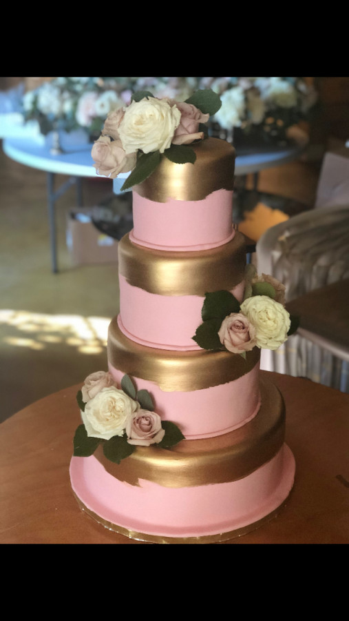 Wrong Color Cake - Unhappy Customer