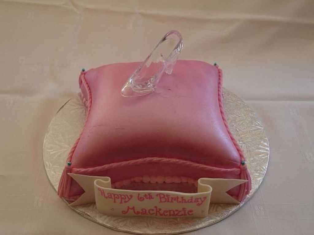 Mackenzie S Glass Slipper On A Pillow Cakecentral Com