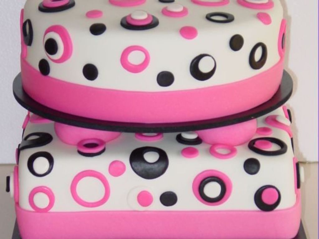 Black And Pink Polka Dot Wedding Cake Round Square Cakecentral Com