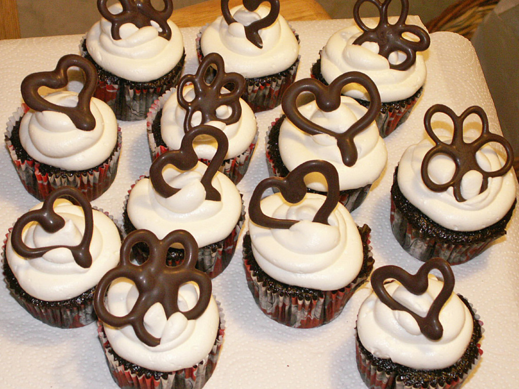 Chocolate Heart Flower Cupcakes Cakecentral Com