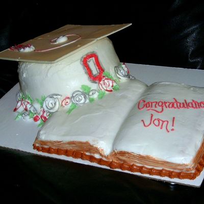 graduation hat cake decorating
