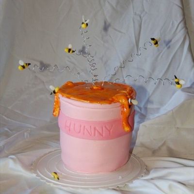 honey cake decorating photos