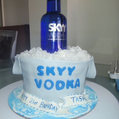 beer bottle cake decorating