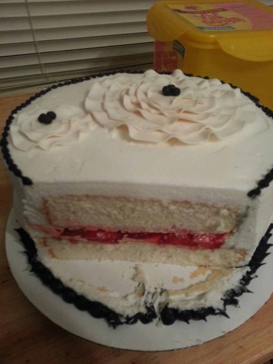 Vanilla Mud Cake Filled With Fresh Strawberries Fondant And Gumpaste