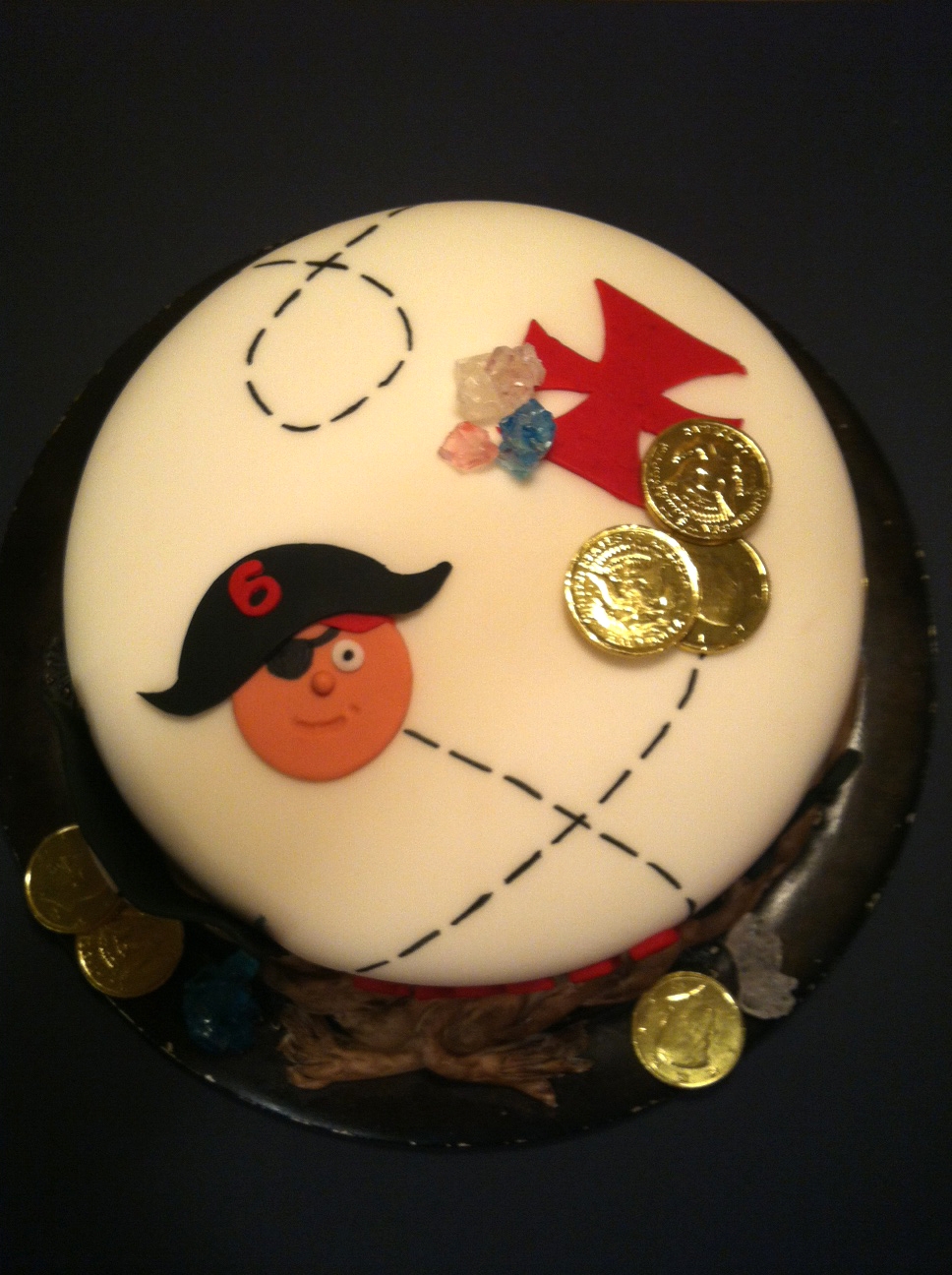 French Vanilla Cake With White Chocolate Buttercream Under Fondant Real