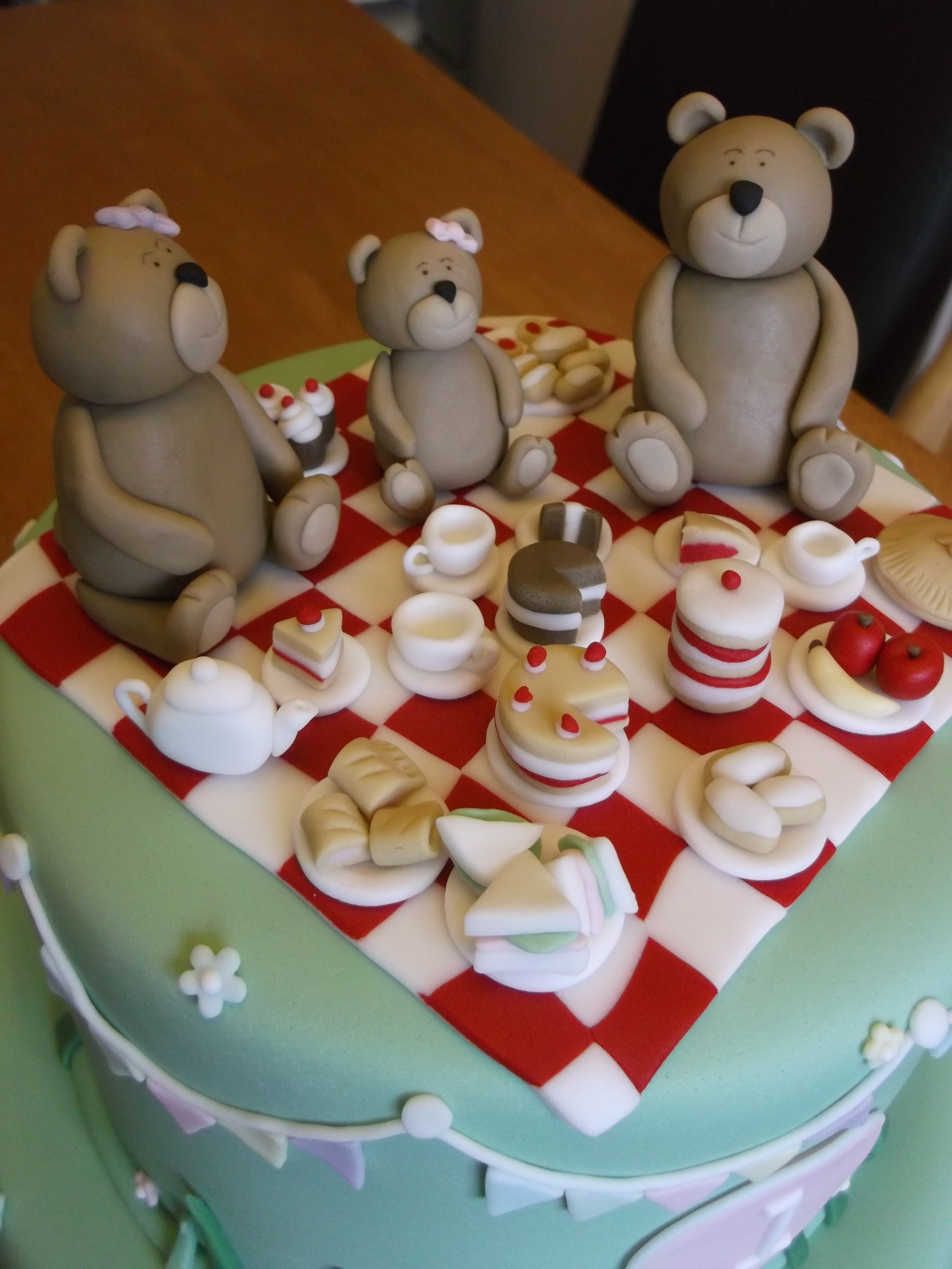 Teddy Bear's Picnic Cake Teddy Bear's Picnic Cake