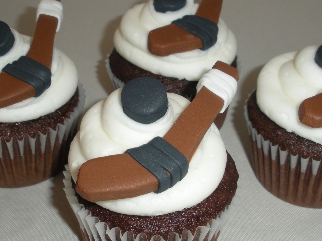 Hockey Stick And Puck Cupcakes Cakecentral Com
