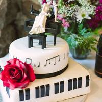 Jazz Piano And Music Note Wedding Cake Piano keys and musical notes from the couple's "song" Never Let Me Go. She is a jazz singer and he is her pianist. Vanilla...