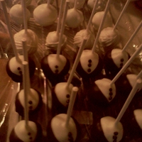 Bride And Groom Pops Brida and groom cake pops