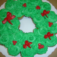 Christmas Cupcake Wreath 