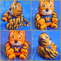 Tiger/fondant My first fondant/gumpaste tiger!