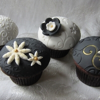Black, White & Gold Cupcake Favors 
