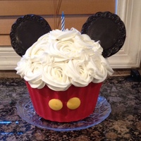 Mickey Mouse Giant Cupcake Mickey Mouse Giant cupcake