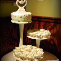 Blossom Wedding Cake And Cupcakes 