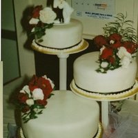 Red And White Rose Wedding Cake 