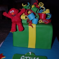 Elmo Smash Cake Here is a smash cake for a 1 year old. I want to give credit to ihategeggies for her inspiring cake. It was fun to do. Elmo is made out of...
