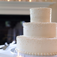 Million Pearl Wedding Cake ...well, at least that's what it felt like when I was in the midst of applying them to the cake! Classic vanilla bean with a Kahlua...