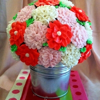 Sweetheart Bouquet lemon and vanilla cupcakes with buttercream icing