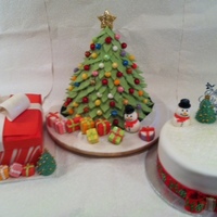 All My X Mas Cakes Last Year The Tree Was Mine And The Other 2 For My Neighbours Left And Right I Do Need To Keep Them Sweet Lol All my X-mas cakes last year. The tree was mine and the other 2 for my neighbours left and right. I do need to keep them sweet, lol.