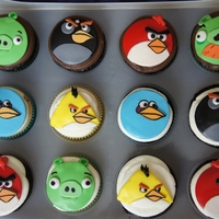 Angry Birds Cupcakes some angry birds for a happy little boy. :)