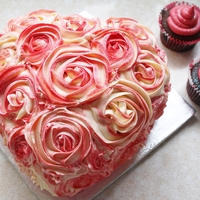 Heart, Rose Piped Cake 