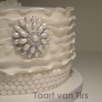 Ruffled Cake :) love the look of the cake!