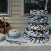Wedding Daisies With Cutting And Anniversary Cake 