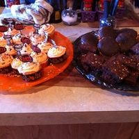 Party Time! cupcakes, whoopie pies, brownies all for halloween!