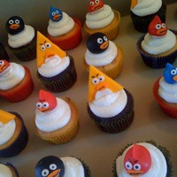 Angry Birds Cupcakes White and chocolate cupcakes with buttercream icing and fondant "Angry Birds"