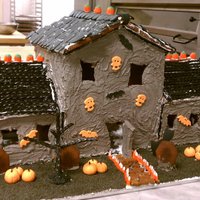 My Spooky Gingerbread Mansion My Spooky Gingerbread Mansion (Front View)