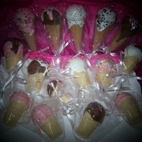 Ice Cream Cone Cake Pops After seeing CreativeCakePop's, I had to try them. So cute and so much fun to make. Thanks CreativeCakePops!
