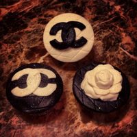 Chanel Inspired Cupcakes 