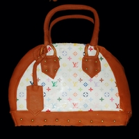 Louis Vuitton Purse Used 9" cake, turned on it's side and trimed about 1" of bottom so it would stand, and trimmed top a bit. Had my local cake...