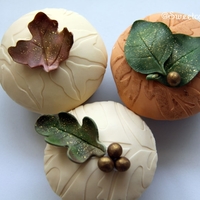 Autumn Cupcakes Tangerine and caramelized hazelnut cupcakes, decorated with Autumn details