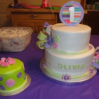 Olivia's First Birthday Enjoyed making this cake, and especially enjoyed seeing Olivia tear into the smash cake! (ignore the apparent 'dip' in the...