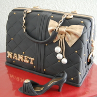 For Nanet! She gave me a photo of a bag she liked and wanted a cake looking just like that bag.And i have done my best to copy the bag!This is the...