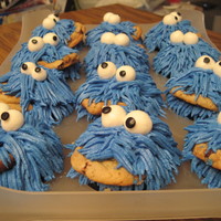 Chocolate Chip Cookie Dough Cupcakes That Look Like Cookie Monster Num Num Num Chocolate Chip Cookie Dough cupcakes that look like Cookie Monster. num num num!