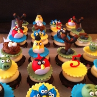 Angry Bird Cupcakes 