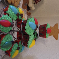 Cupcake Christmas Tree I made this cupcake Christmas tree for X-mas 2010. the Light bulds are make out of chocolate.