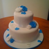 Blue & White Rose Wedding Cake! Blue & White Rose Wedding cake!