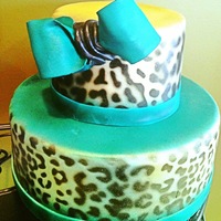 Air Brush Leopard Print On Fondant With A Teal Color Bow Air brush leopard print on fondant with a teal color bow