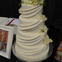 Bling Swags fondant swags, sparkly bling and fresh flowers. This might be one of my favorites! too bad the lighting is really poopy in this pic because...