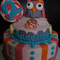 Lollipop Owl Made with strawberry flavored crusting butter cream frosting and Kool-aid flavored marshmallow fondant