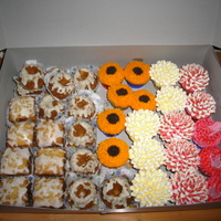 Cupcakes And Mini Almond Cakes 