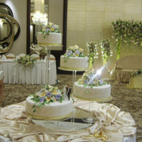 Wedding 4 Tier Wedding Structure with gumpaste Roses & Double Blossom.the cornelli work is not clear in the pict