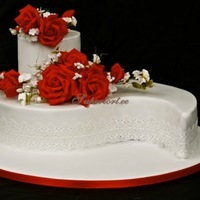 Never Our Of Style Classy Red And White Wedding Cake Never our of style - classy red and white wedding cake